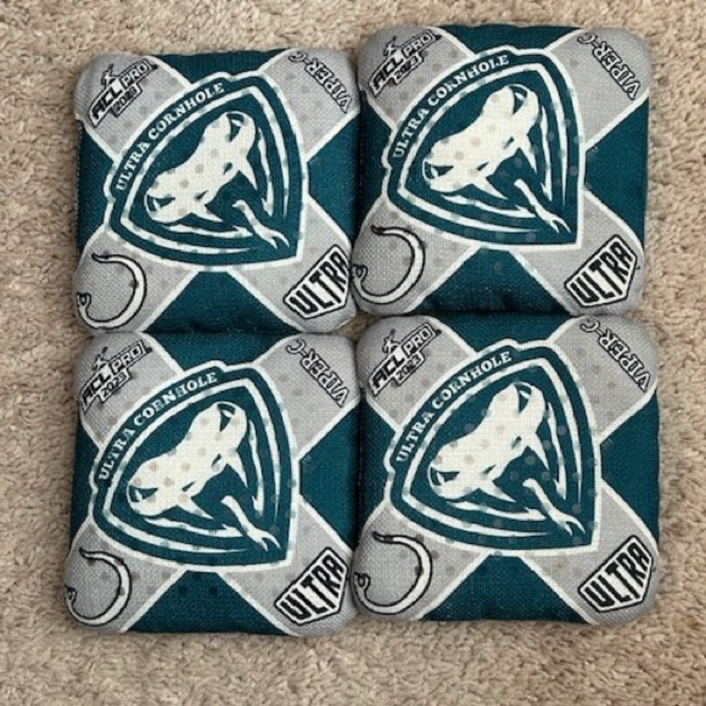 Ultra Cornhole Bags Ultra Pro Series Viper-C in Eagle Green/Silver ACL